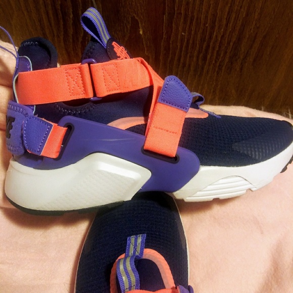 Nike Air Huaraches City👟 - Picture 2 of 4